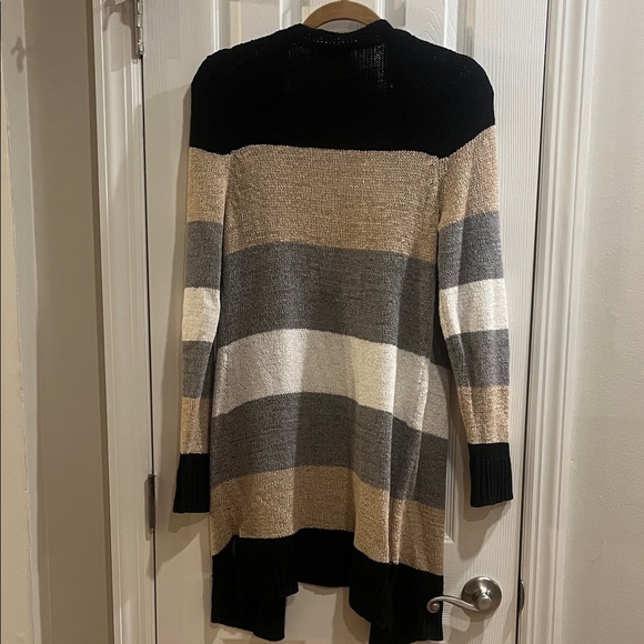 Tahari Black and Tan Plaid Cardigan - Picture 3 of 3